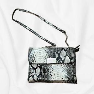 MISSGUIDED Snakeskin Print Crossbody Purse in Grey/Black/White Tones